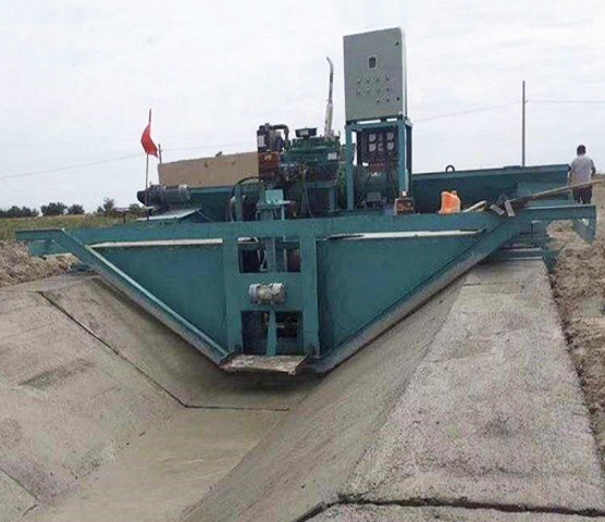 2019年10月河南开封市通许县大型现浇斗渠施工现场